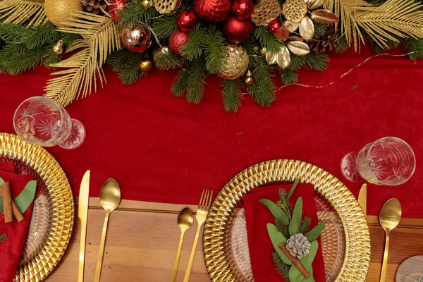 Рождественский Стол Накрыт Праздничные Украшения Декор Новогодний Праздник Столик Накрыт — стоковое фото