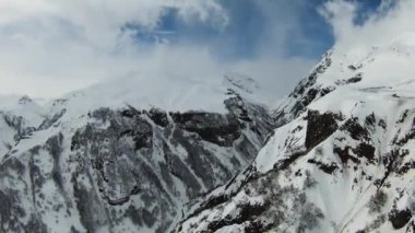 Gürcistan dağları ve dörtgen.