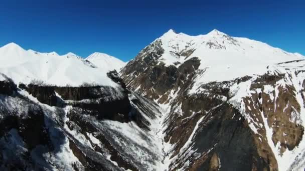 Flygfoto Över Vackra Snöiga Berg Gudauri Georgien Skjuta Från Drönare — Stockvideo