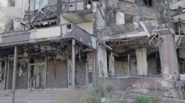 Rusya 'nın Ukrayna' ya yaptığı saldırıdan sonra Irpin şehrindeki Kyiv bölgesinde hasar gören yerleşim yeri. Rus-Ukrayna savaşı