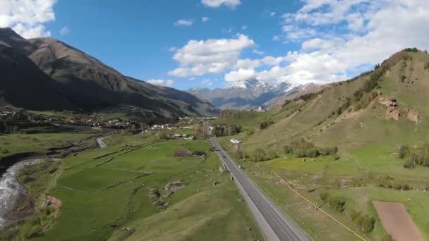 Drone Zastrzelony Górach Kaukazu Gudauri Georgia Pogląd Arial — Wideo stockowe