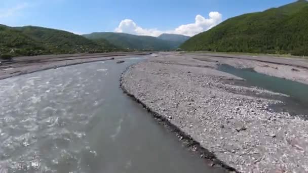 Rund Sjö Vid Foten Bergen Gudauri Georgien Arial Uppfattning — Stockvideo