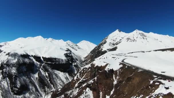 Gudauri Georgia Flygfoto Till Snöiga Bergen — Stockvideo