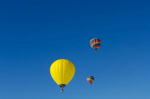 Tres Globos Aire Caliente Cielo Azul — Foto de Stock