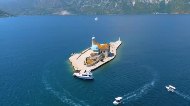 Czarnogóra Zatoka Kotor Wyspa Gospa Skrpela Znajduje Się Pobliżu Miasta — Wideo stockowe
