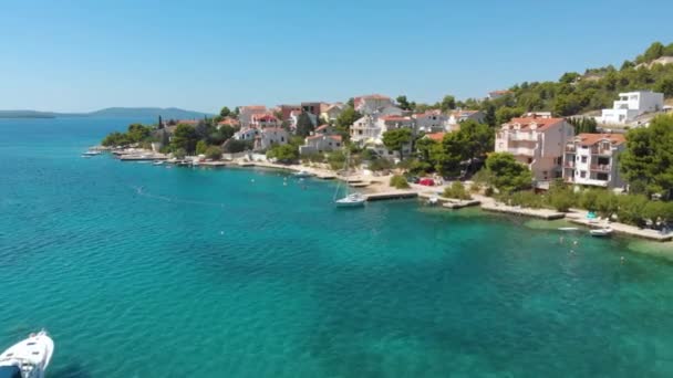 Κροατία Ακτή Της Αδριατικής Θάλασσας Μικρή Πόλη Δίπλα Στη Θάλασσα — Αρχείο Βίντεο