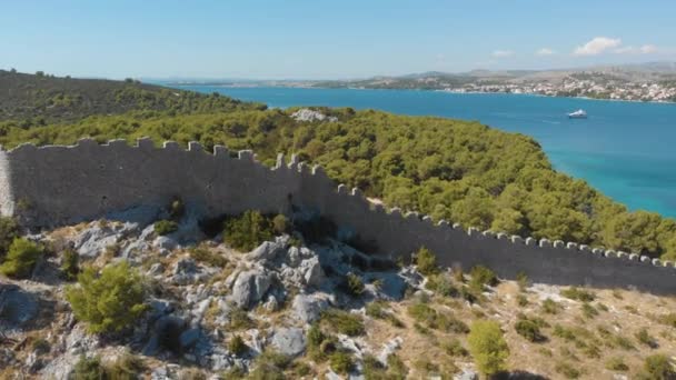 Croatia Coast Adriatic Sea Ruins Ancient Fortress Summer Tourist Season — Vídeos de Stock