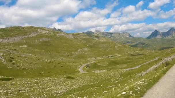 Montenegro Parque Nacional Durmitor Pase Silla Prados Alpinos Paisaje Montaña — Vídeos de Stock