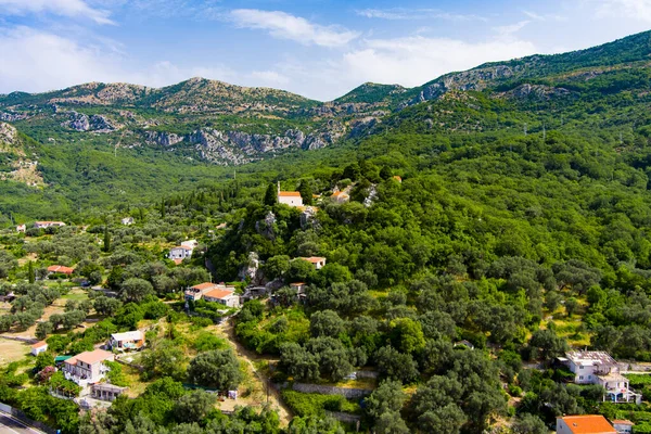 Montenegro Campos Monteses Verão Vila Nas Montanhas Drone Vista Aérea — Fotografia de Stock