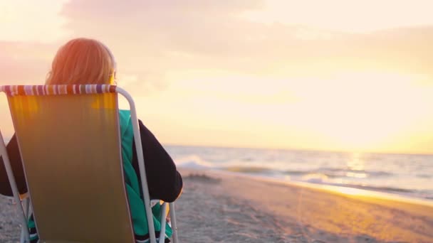 Empty Sandy Beach Sunrise Sunset Girl Sits Sun Lounger Looks — Stock Video