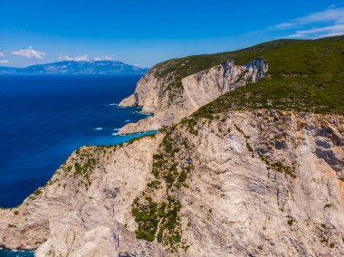 Yunanistan. Zakynthos Adası. İyon Denizi kıyısında. Popüler turist mekanı. Drone. Hava görünümü