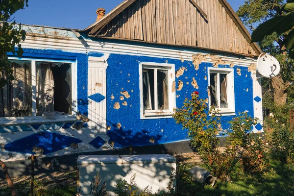 Война Украине 2022 Русское Вторжение Украину Сельской Местности Разрушенный Дом — стоковое фото