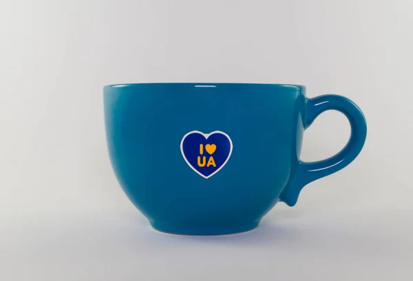 Tazza Blu Decorativa Vuota Con Una Maniglia Sfondo Bianco Simboli — Foto Stock