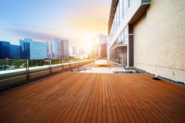 Fuzhou Finansal Bölgedeki modern ofis binasının gece görüşü