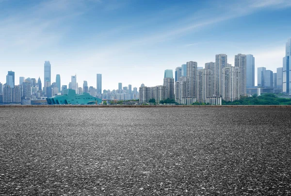 Ekspres önünde şehir manzarası, Chongqing, Çin.