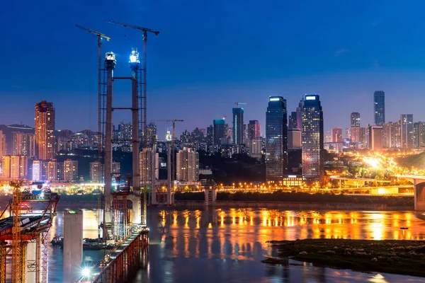 Paisagem Urbana Horizonte Centro Cidade Perto Água Chongqing Noite — Fotografia de Stock