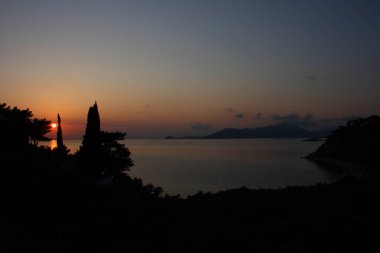 Sonnenaufgang am Tsamadou Strand - Kokkari - Samos - Griechenland / Sunrise at Tsamadou Beach - Kokkari - Samos - Greece /