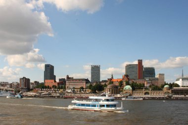 Hamburg Hafen Landungsbruecken - Hamburg Harbour Landungsbruecken