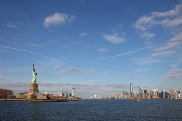 Freiheitsstatue Mit Ellis Island Jersey City Und New York Skyline — Fotografia de Stock