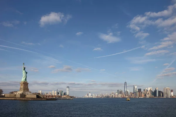 Freiheitsstatue Mit Ellis Island Jersey City Und New York Skyline — Fotografia de Stock