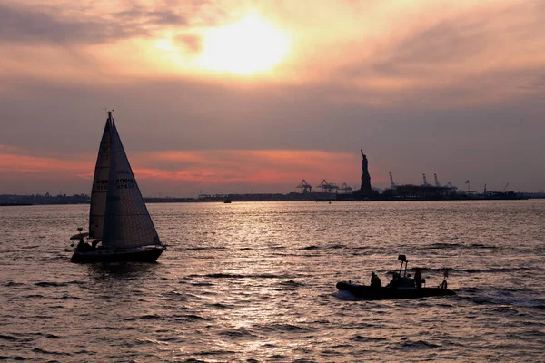 Freiheitsstatue Bei Sonnenuntergang Satue Liberty Liberty Enlightening World Sundown — Stockfoto
