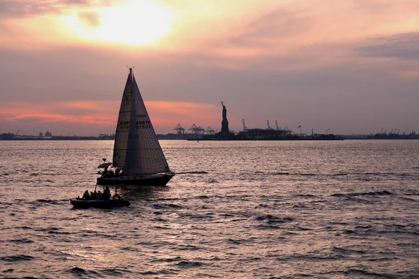 Freiheitsstatue Bei Sonnenuntergang Satue Liberty Liberty Enlightening World Sundown — Stock fotografie