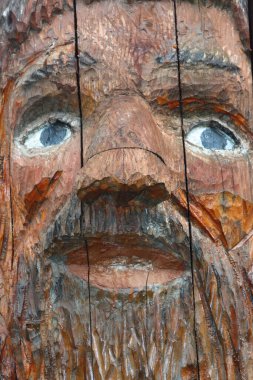 İzlanda manzarasında rastgele bir İzlandalı heykeli.