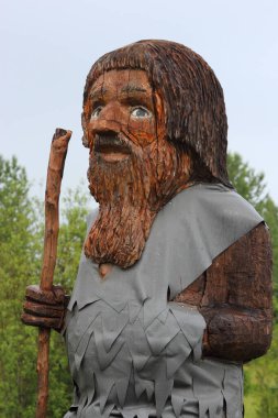 İzlanda manzarasında rastgele bir İzlandalı heykeli.