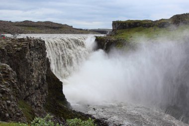 İzlanda 'daki Dettifoss şelalesi Avrupa' nın en büyük şelalesidir.