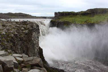 İzlanda 'daki Dettifoss şelalesi Avrupa' nın en büyük şelalesidir.