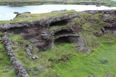 İzlanda 'daki Dimmugorgir lav sahasının gündüz görüntüsü 