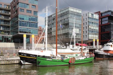 Hamburg, Almanya - Ağustos 2017: Speicherstadt Depo Bölgesindeki gemiler