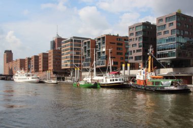 Hamburg, Almanya - Ağustos 2017: Speicherstadt Depo Bölgesindeki gemiler