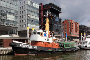 Hamburg, Almanya - Ağustos 2017: Speicherstadt Depo Bölgesindeki gemiler
