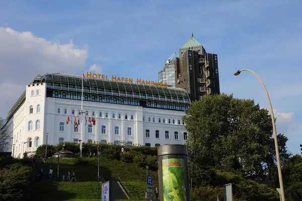 Hamburgo Alemanha Agosto 2017 Vista Baixo Hotel Hafen Hamburgo Contra — Fotografia de Stock