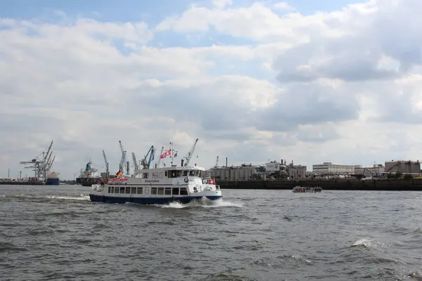 Almany Hamburg 2017 Ağustos Hamburg Alman Limanındaki Kargo Gemileri Yükleme — Stok fotoğraf