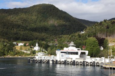 Hamburg 'un su istasyonu Landungsbrcken' in gündüz görüntüsü 