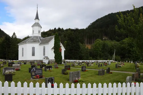Vista Panorámica Iglesia Lavik Durante Día Noruega —  Fotos de Stock