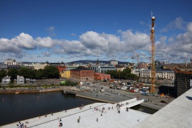 Tekneleri ve yatları olan Oslo Limanı