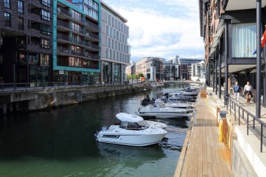 Tekneleri ve yatları olan Oslo Limanı