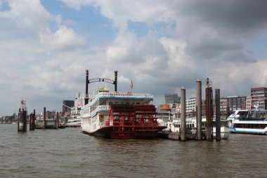 Schaufelraddampfer Mississippi Kraliçesi / Pedallı vapur Mississippi Kraliçesi /