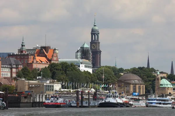 Daytime View Hamburg Water Station Landungsbrcken — Stock Photo, Image