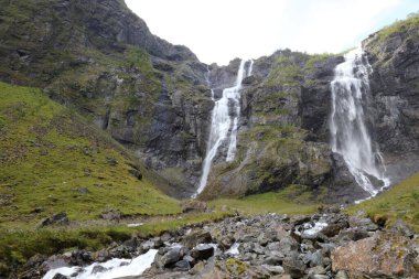 Huldafossen, ikiz şelaleler Fresvik, Norveç