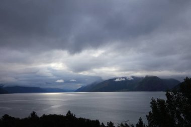Norveç 'in Fresvik yakınlarındaki Sognefjorden manzarası 