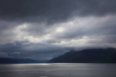 Norveç 'in Fresvik yakınlarındaki Sognefjorden manzarası 