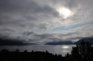 Norveç 'in Fresvik yakınlarındaki Sognefjorden manzarası 