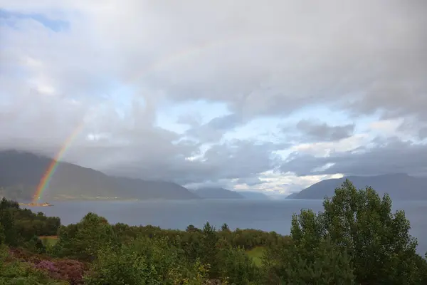 Γραφική Θέα Στη Φύση Του Sognefjorden Κοντά Στο Fresvik Νορβηγία — Φωτογραφία Αρχείου