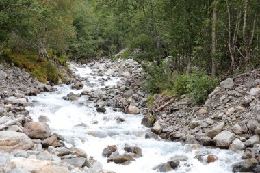 Norveç, Storelvi Nehri 'nin manzaralı manzarası 