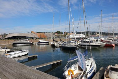 Tekneleri ve yatları olan Oslo Limanı