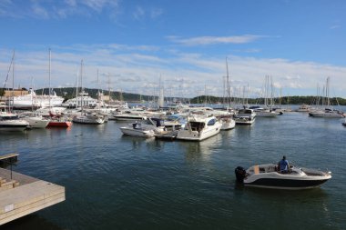 Tekneleri ve yatları olan Oslo Limanı